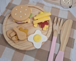 Juego de platos y cubiertos