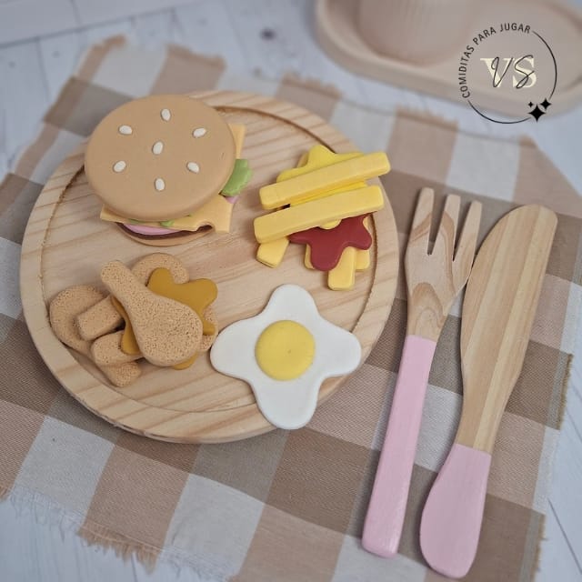 Juego de platos y cubiertos